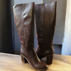 BC FOOTWEAR MAKE AN IMPACT Vegan 🐊 Croc Stacked Heel Knee High Boots 10M